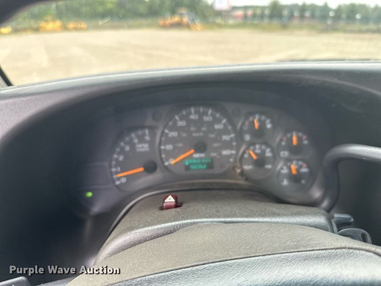 image for item DT6343 2006 GMC C4500 flatbed truck