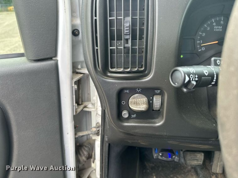 image for item DT6343 2006 GMC C4500 flatbed truck