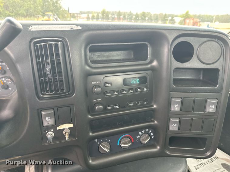 image for item DT6343 2006 GMC C4500 flatbed truck