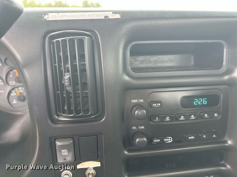 image for item DT6343 2006 GMC C4500 flatbed truck