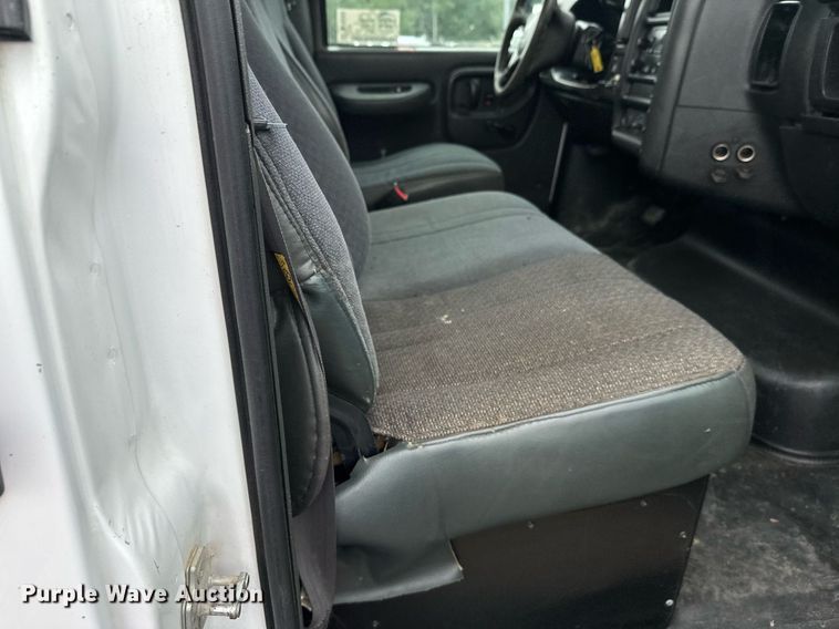 image for item DT6343 2006 GMC C4500 flatbed truck