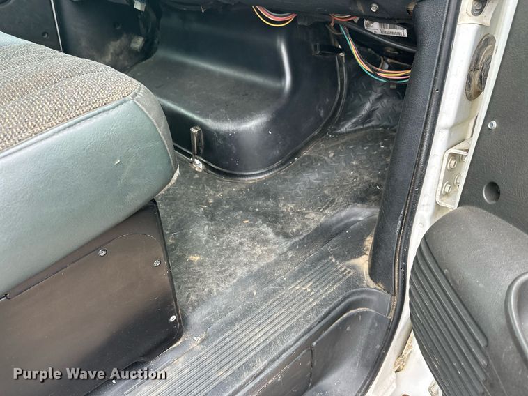 image for item DT6343 2006 GMC C4500 flatbed truck