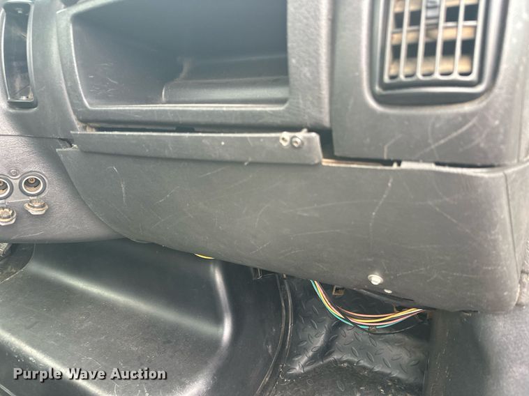 image for item DT6343 2006 GMC C4500 flatbed truck