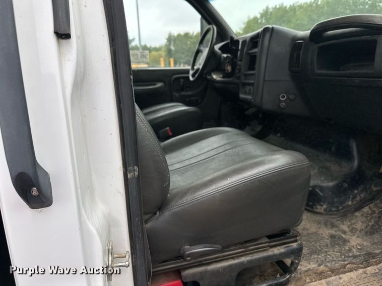 image for item DT6347 2009 Chevrolet C4500 flatbed truck