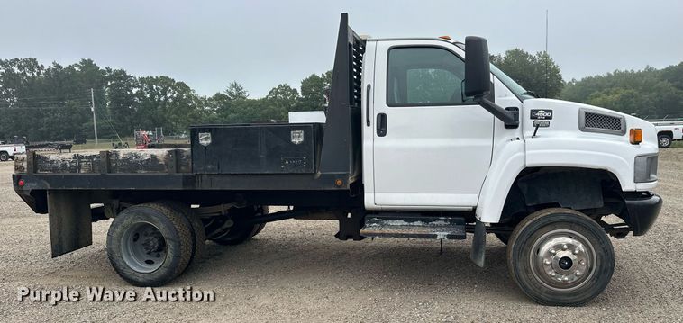 image for item DT6348 2007 Chevrolet C4500 flatbed truck