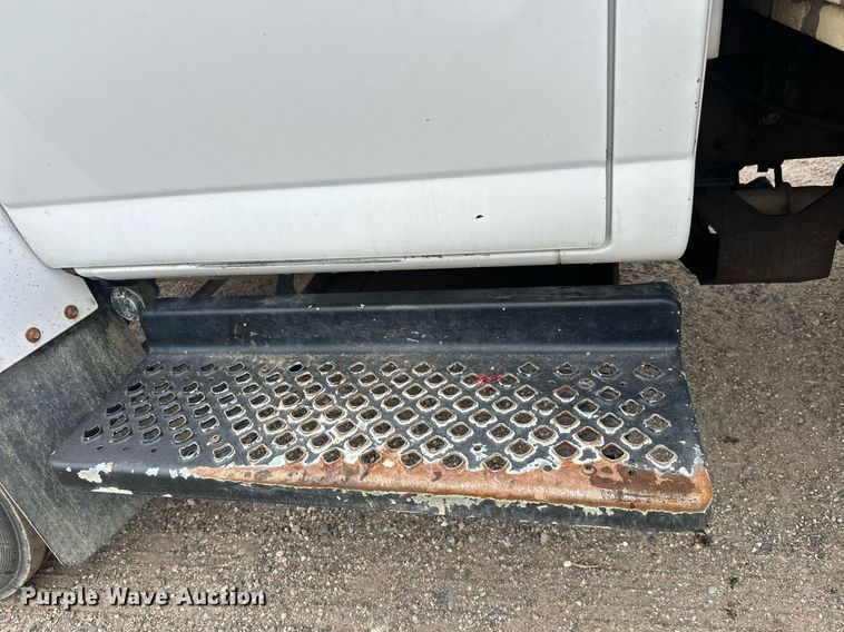 image for item DT6348 2007 Chevrolet C4500 flatbed truck