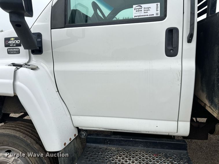 image for item DT6348 2007 Chevrolet C4500 flatbed truck