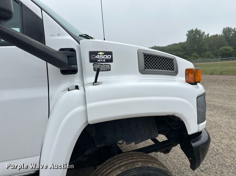 image for item DT6348 2007 Chevrolet C4500 flatbed truck