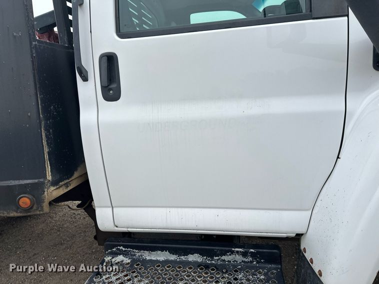 image for item DT6348 2007 Chevrolet C4500 flatbed truck