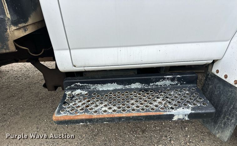 image for item DT6348 2007 Chevrolet C4500 flatbed truck