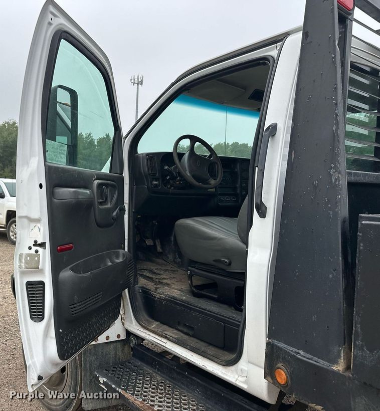 image for item DT6348 2007 Chevrolet C4500 flatbed truck