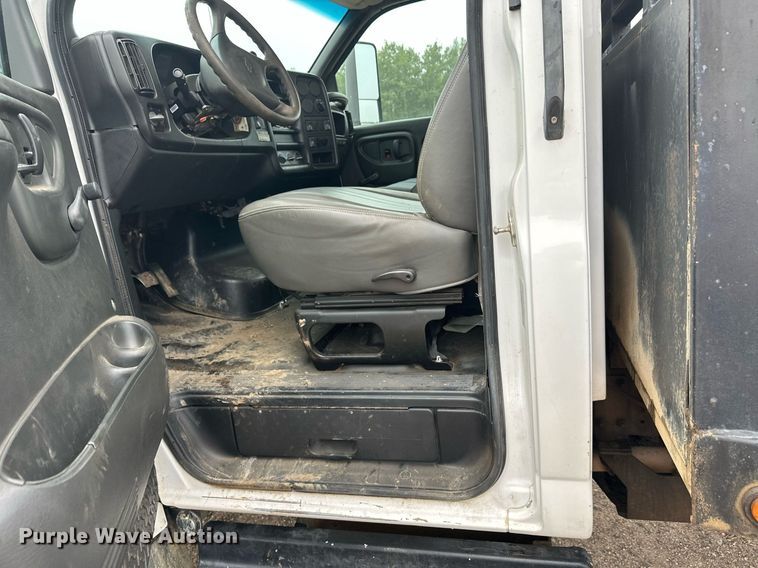 image for item DT6348 2007 Chevrolet C4500 flatbed truck