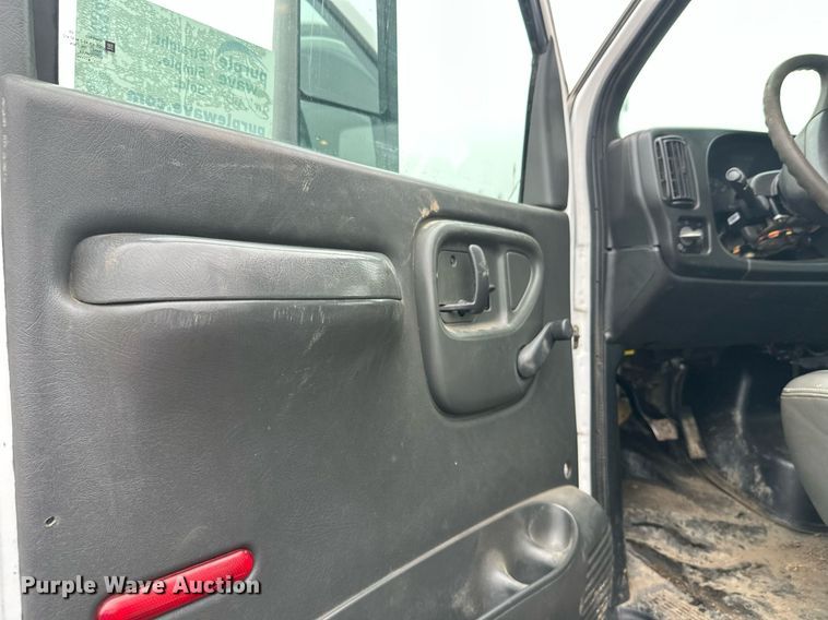 image for item DT6348 2007 Chevrolet C4500 flatbed truck