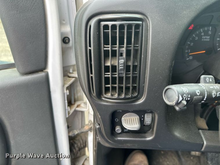 image for item DT6348 2007 Chevrolet C4500 flatbed truck