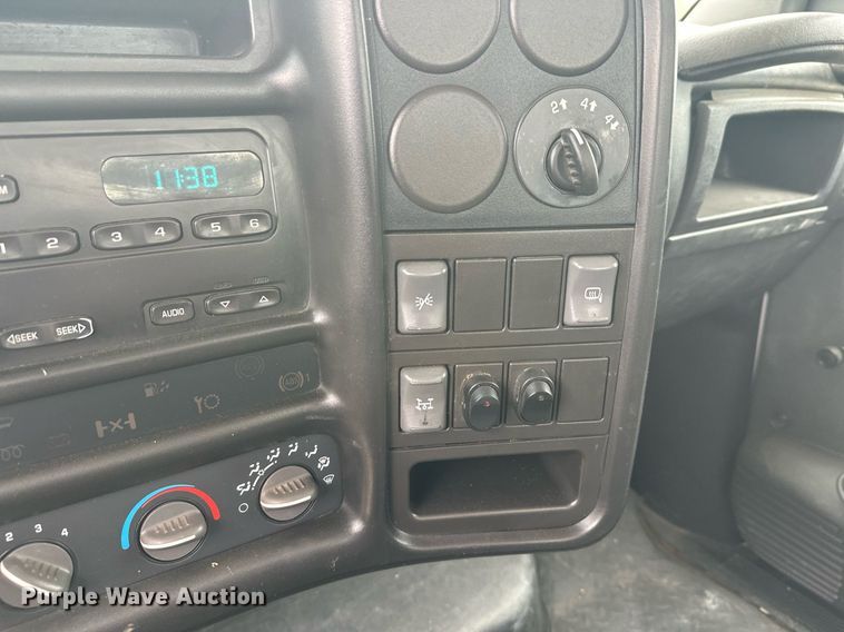 image for item DT6348 2007 Chevrolet C4500 flatbed truck