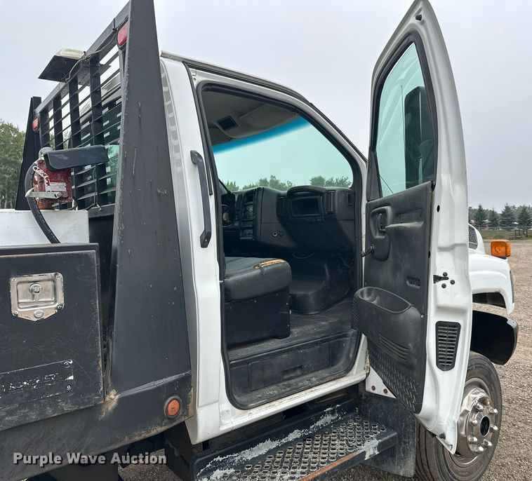 image for item DT6348 2007 Chevrolet C4500 flatbed truck