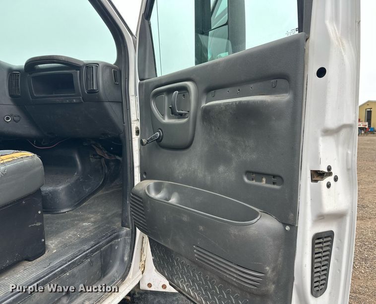 image for item DT6348 2007 Chevrolet C4500 flatbed truck