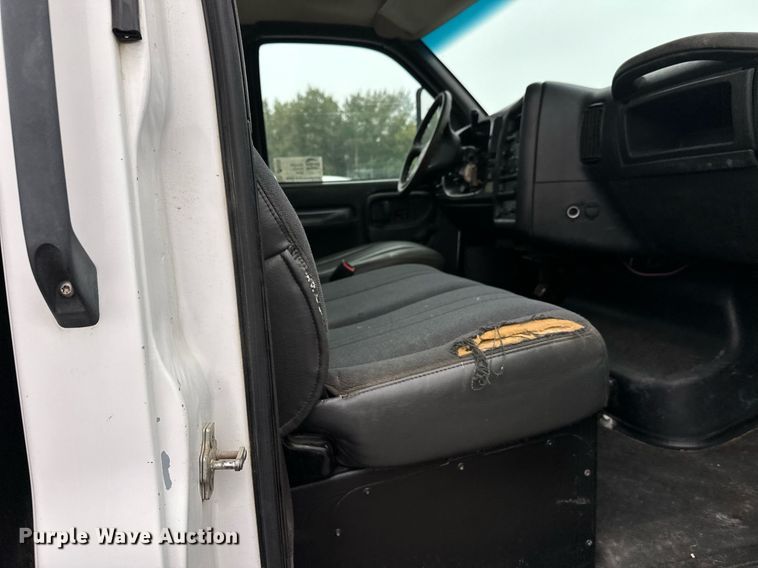 image for item DT6348 2007 Chevrolet C4500 flatbed truck