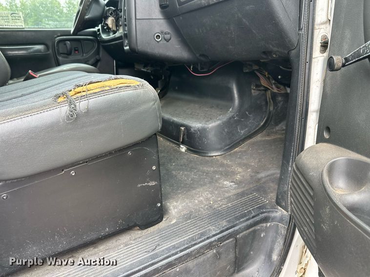 image for item DT6348 2007 Chevrolet C4500 flatbed truck