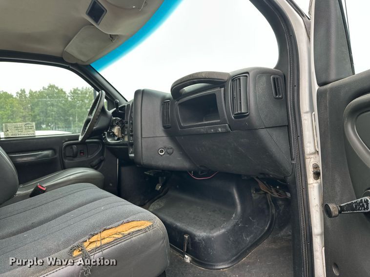 image for item DT6348 2007 Chevrolet C4500 flatbed truck