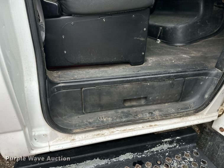 image for item DT6348 2007 Chevrolet C4500 flatbed truck