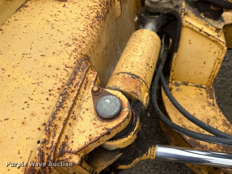 image for item DT6351 2005 John Deere 550J LGP dozer