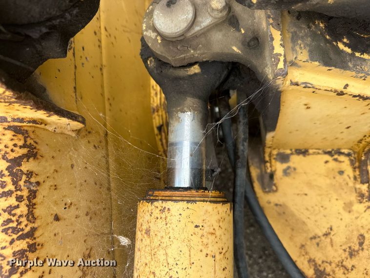 image for item DT6351 2005 John Deere 550J LGP dozer