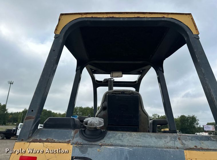 image for item DT6351 2005 John Deere 550J LGP dozer
