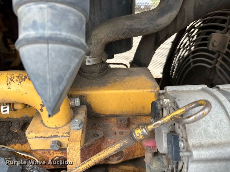 image for item DT6351 2005 John Deere 550J LGP dozer