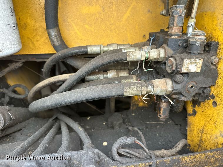 image for item DT6351 2005 John Deere 550J LGP dozer