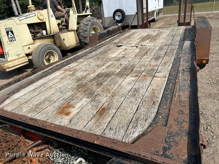 image for item DT6353 2011 Towmaster T14D equipment trailer