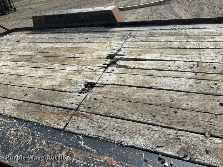 image for item DT6353 2011 Towmaster T14D equipment trailer