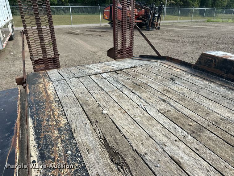 image for item DT6353 2011 Towmaster T14D equipment trailer