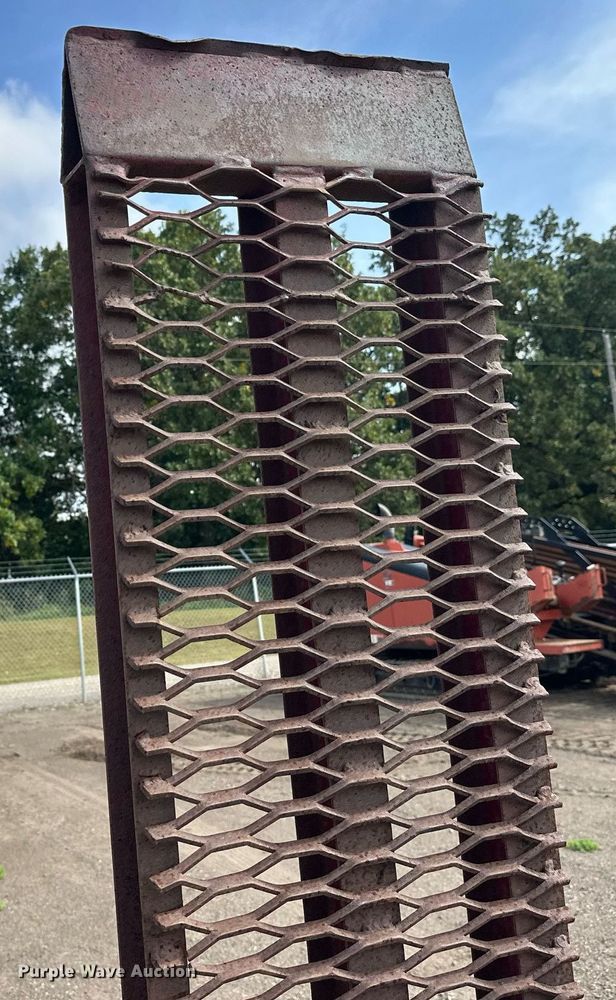 image for item DT6353 2011 Towmaster T14D equipment trailer