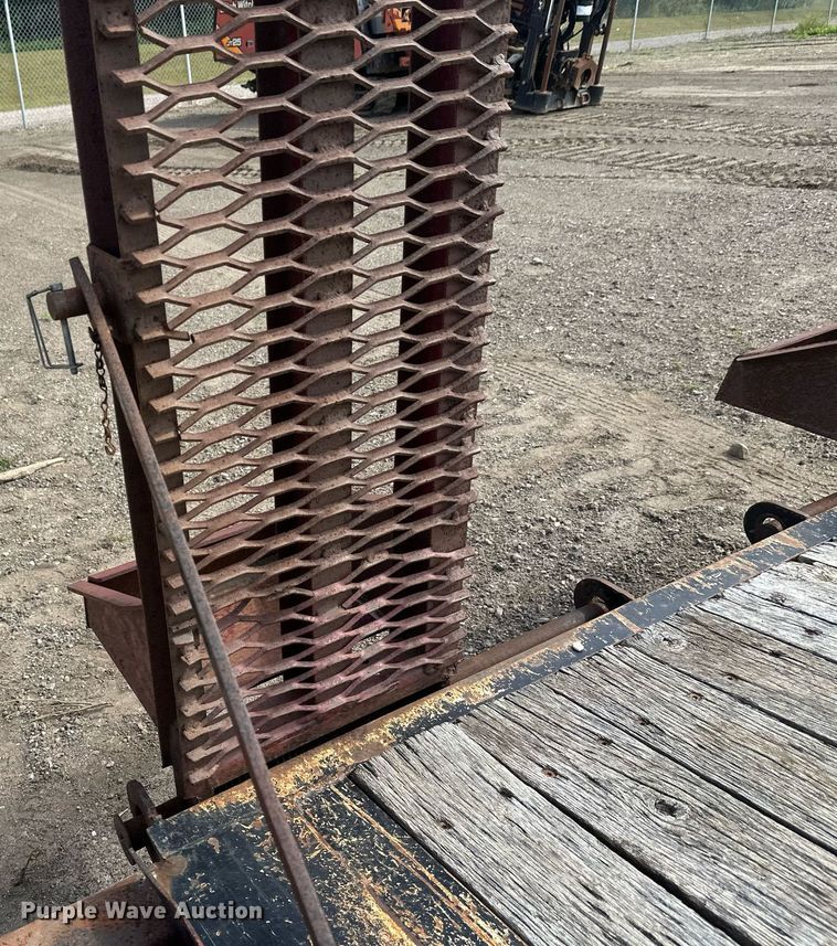 image for item DT6353 2011 Towmaster T14D equipment trailer