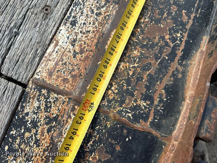 image for item DT6353 2011 Towmaster T14D equipment trailer