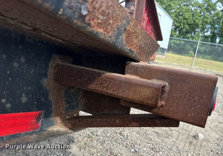 image for item DT6353 2011 Towmaster T14D equipment trailer