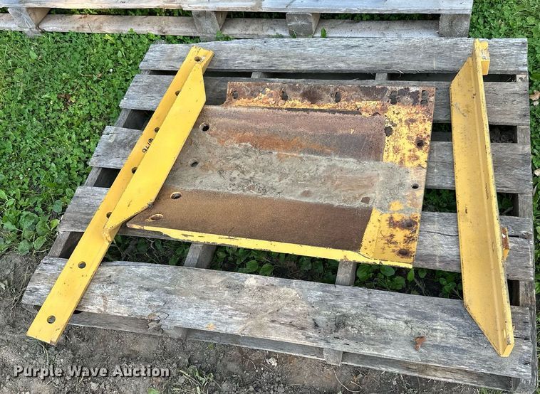 image for item DT6359 Motor grader attachments 