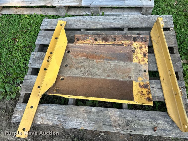 image for item DT6359 Motor grader attachments 