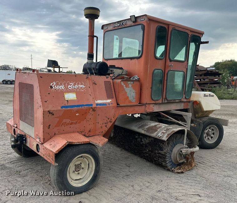 image for item DT6364 Broce RJ350 broom