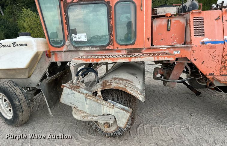 image for item DT6364 Broce RJ350 broom