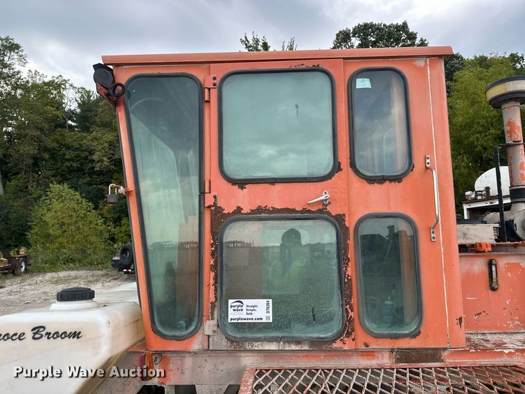 image for item DT6364 Broce RJ350 broom