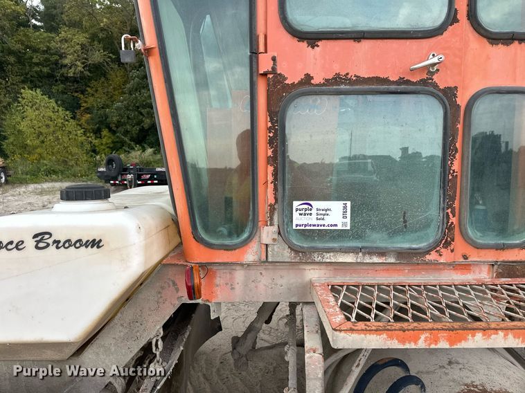 image for item DT6364 Broce RJ350 broom