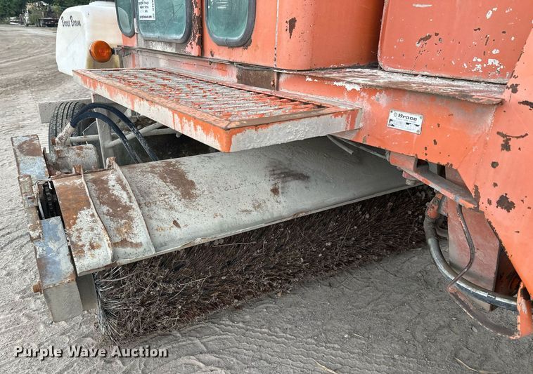 image for item DT6364 Broce RJ350 broom