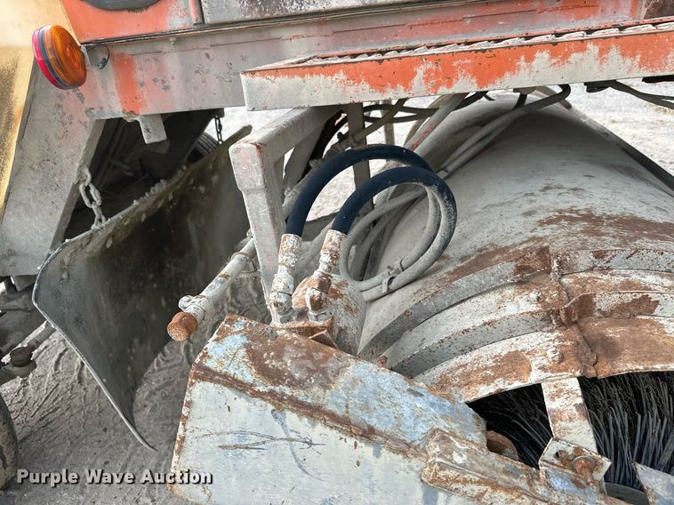 image for item DT6364 Broce RJ350 broom