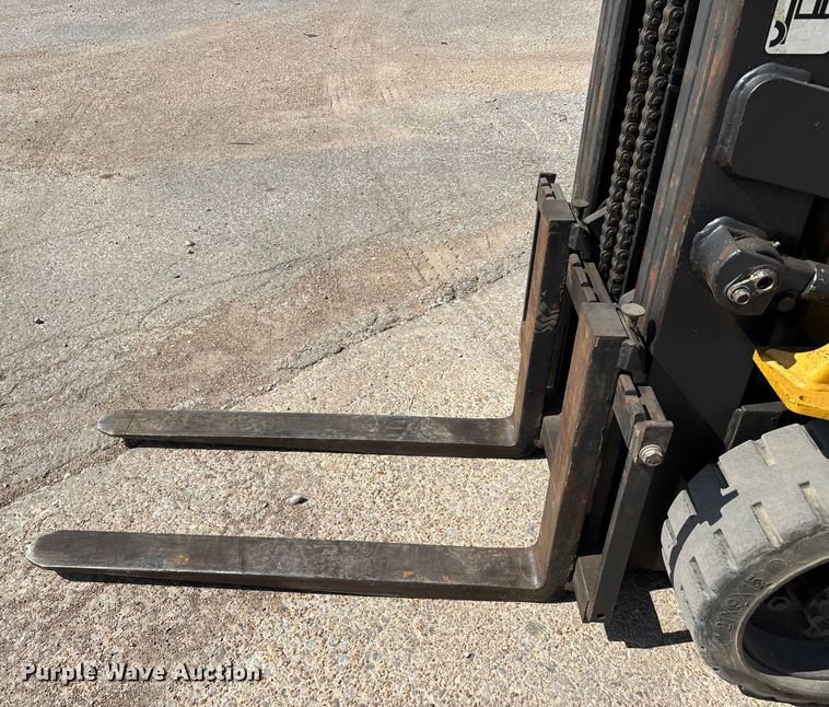 image for item DU1306 Caterpillar C6000 forklift