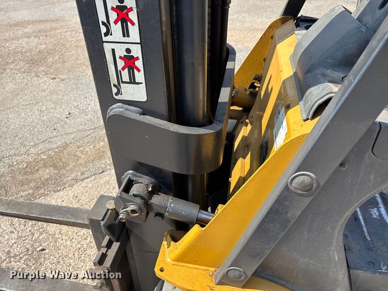 image for item DU1306 Caterpillar C6000 forklift