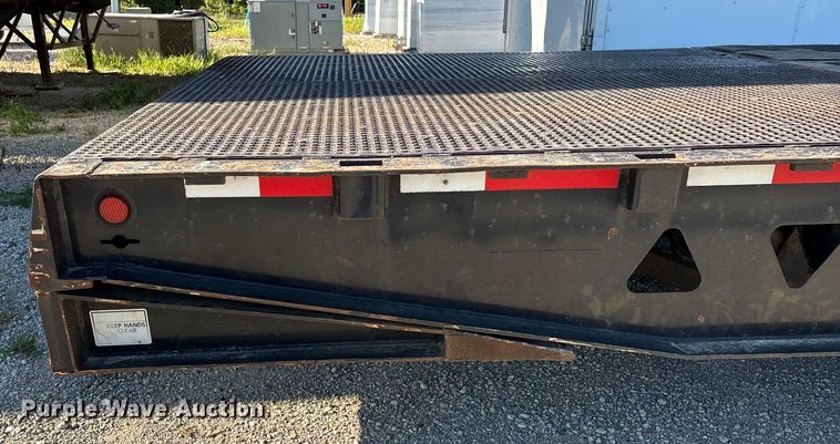 image for item DU1311 2007 Trail King TK70HT-482 drop deck hydraulic tail equipment trailer