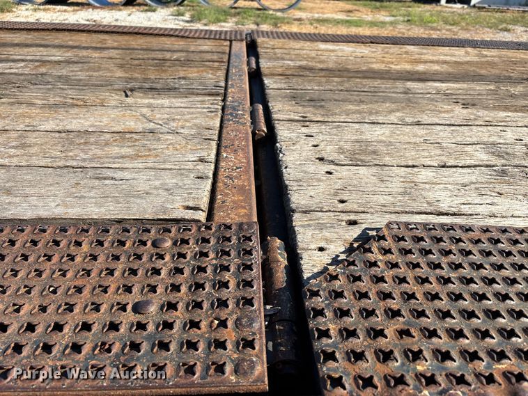 image for item DU1311 2007 Trail King TK70HT-482 drop deck hydraulic tail equipment trailer