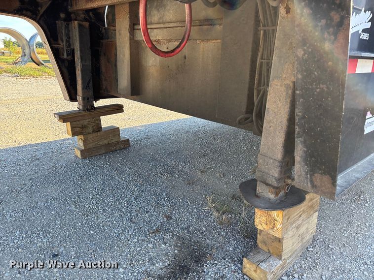 image for item DU1311 2007 Trail King TK70HT-482 drop deck hydraulic tail equipment trailer